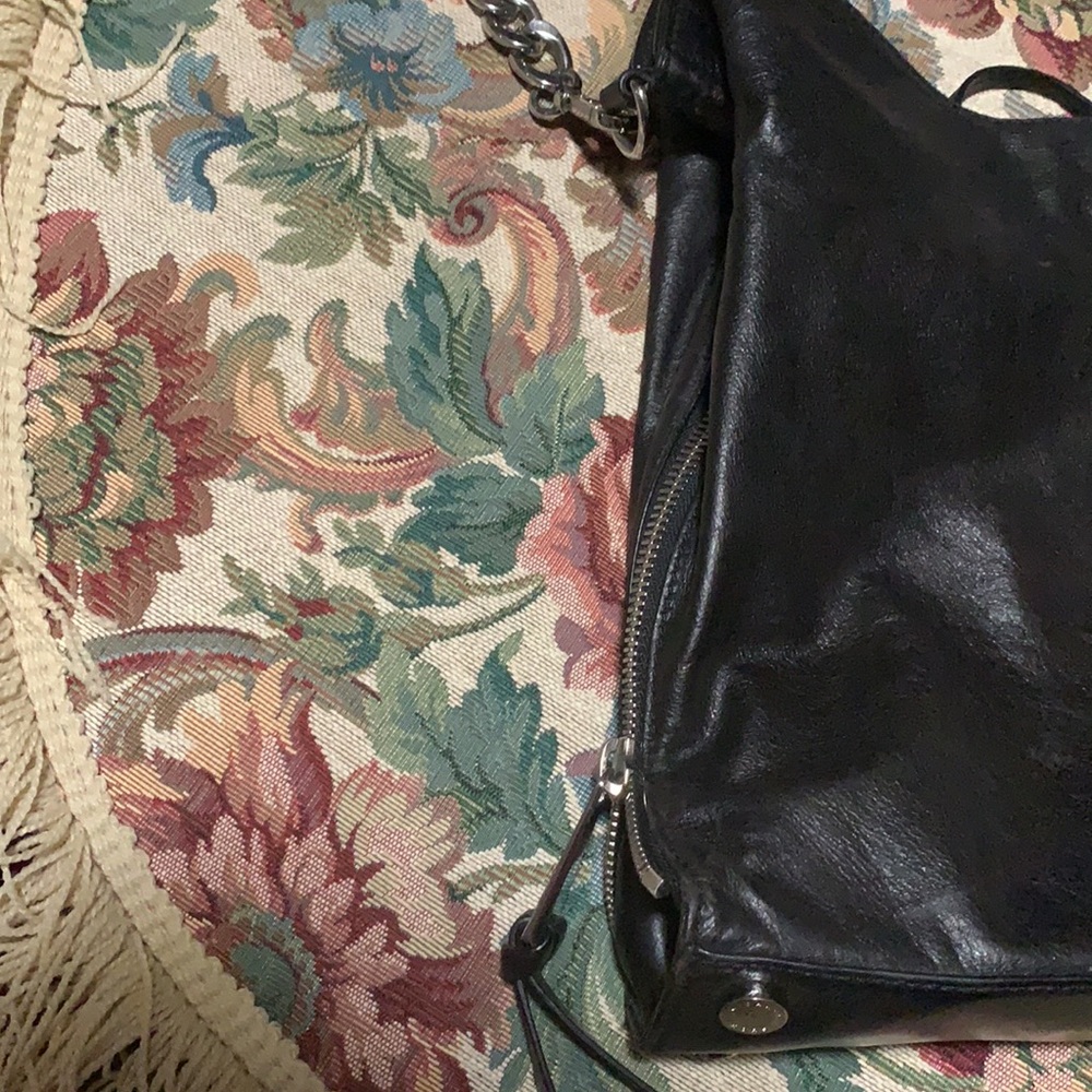 Elegant MICHAEL KORS Black Leather Shoulder Bag - Picture 2 of 7
